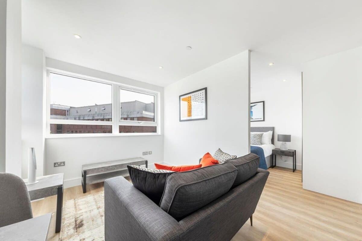Bright Contemporary Studio In East Grinstead Buitenkant foto