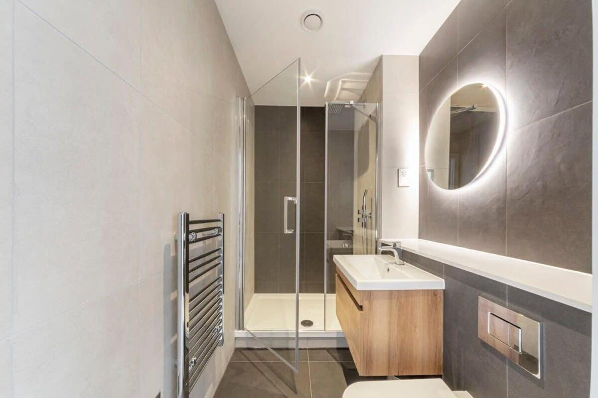 Bright Contemporary Studio In East Grinstead Buitenkant foto