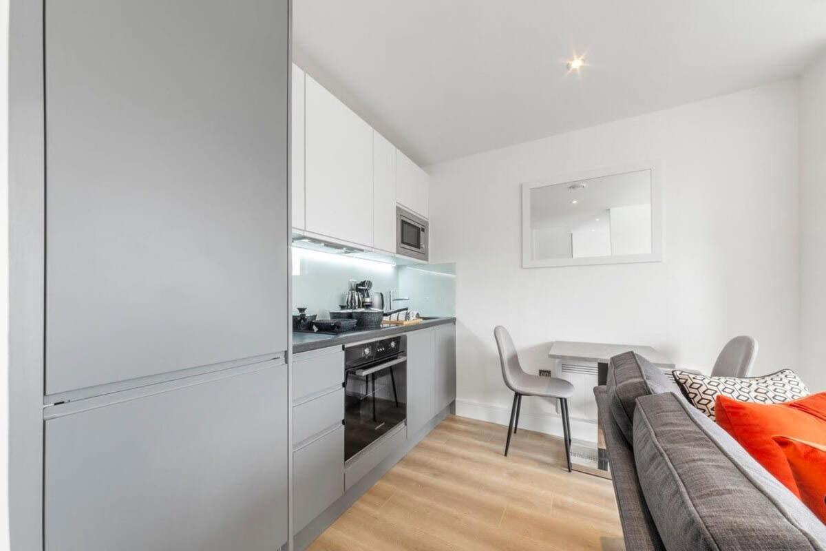 Bright Contemporary Studio In East Grinstead Buitenkant foto